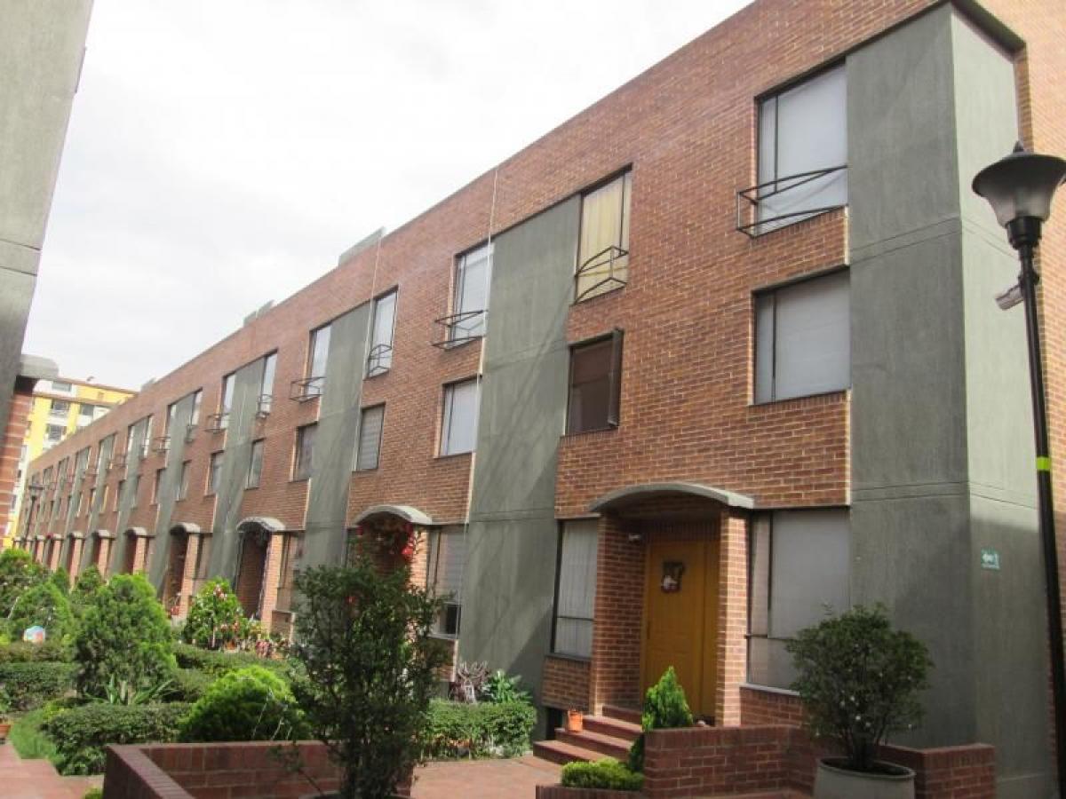 3 bedrooms House in Bogota, Colombia No. 14163