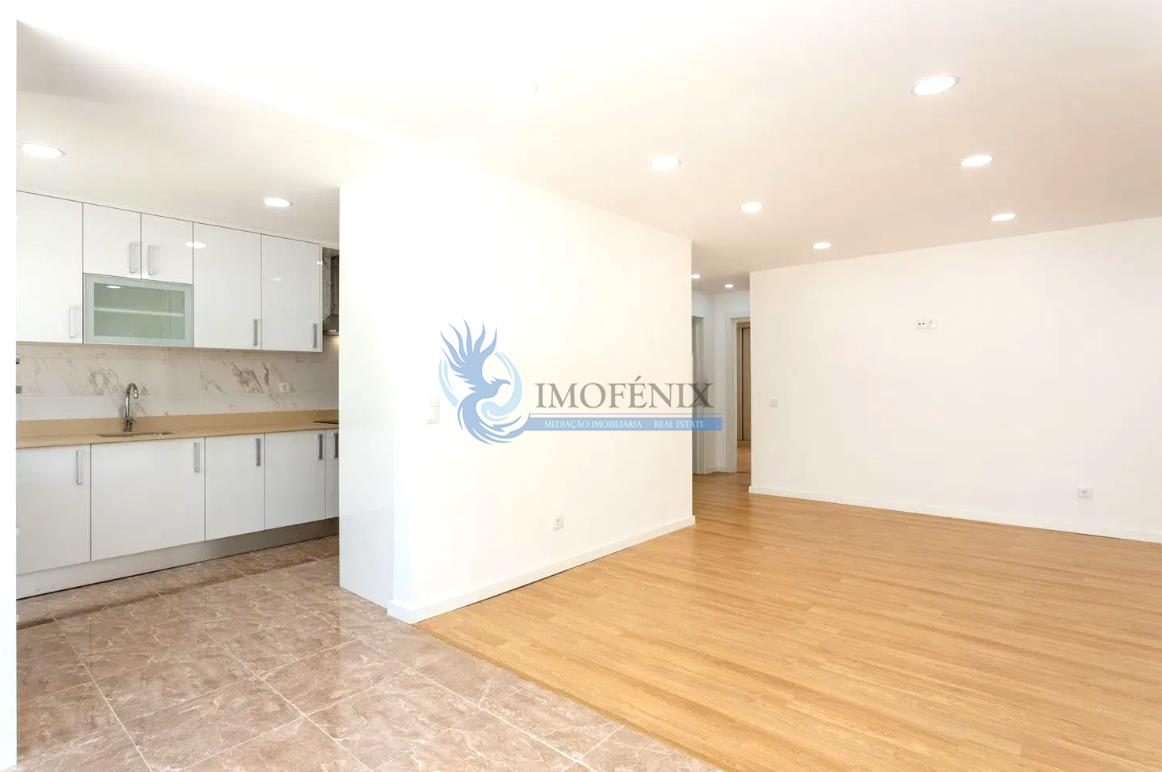 4 bedrooms Apartment in Quelfes, Portugal No. 210111