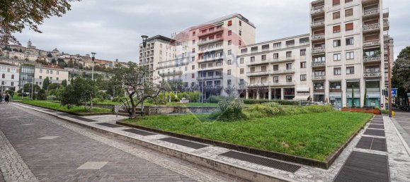 2 rooms Commercial property in Bergamo, Italy No. 356201 9