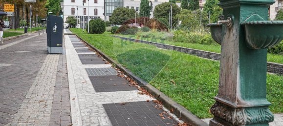 2 rooms Commercial property in Bergamo, Italy No. 356201 11