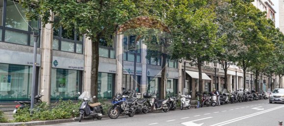 2 rooms Commercial property in Bergamo, Italy No. 356201 4