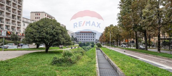 2 rooms Commercial property in Bergamo, Italy No. 356201 14