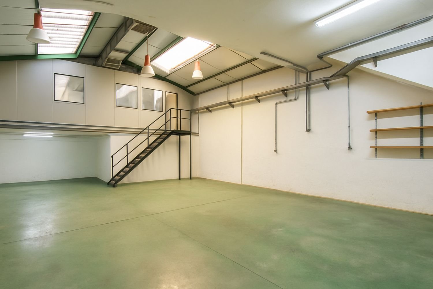 396m² Warehouse in San Fernando de Henares, Spain No. 125111