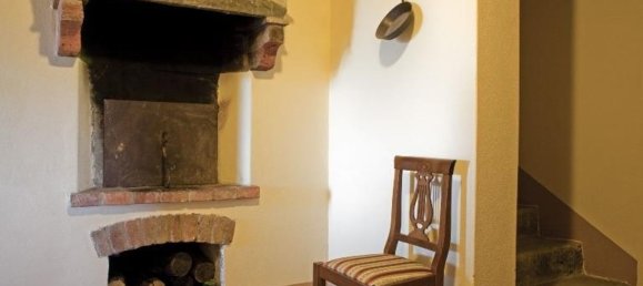7 rooms House in Cortona, Italy No. 117689 3