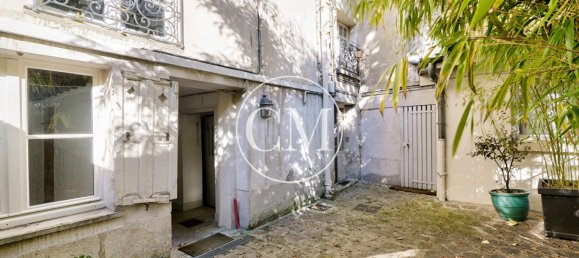 17m² Commercial property in Versailles, France No. 149868 2