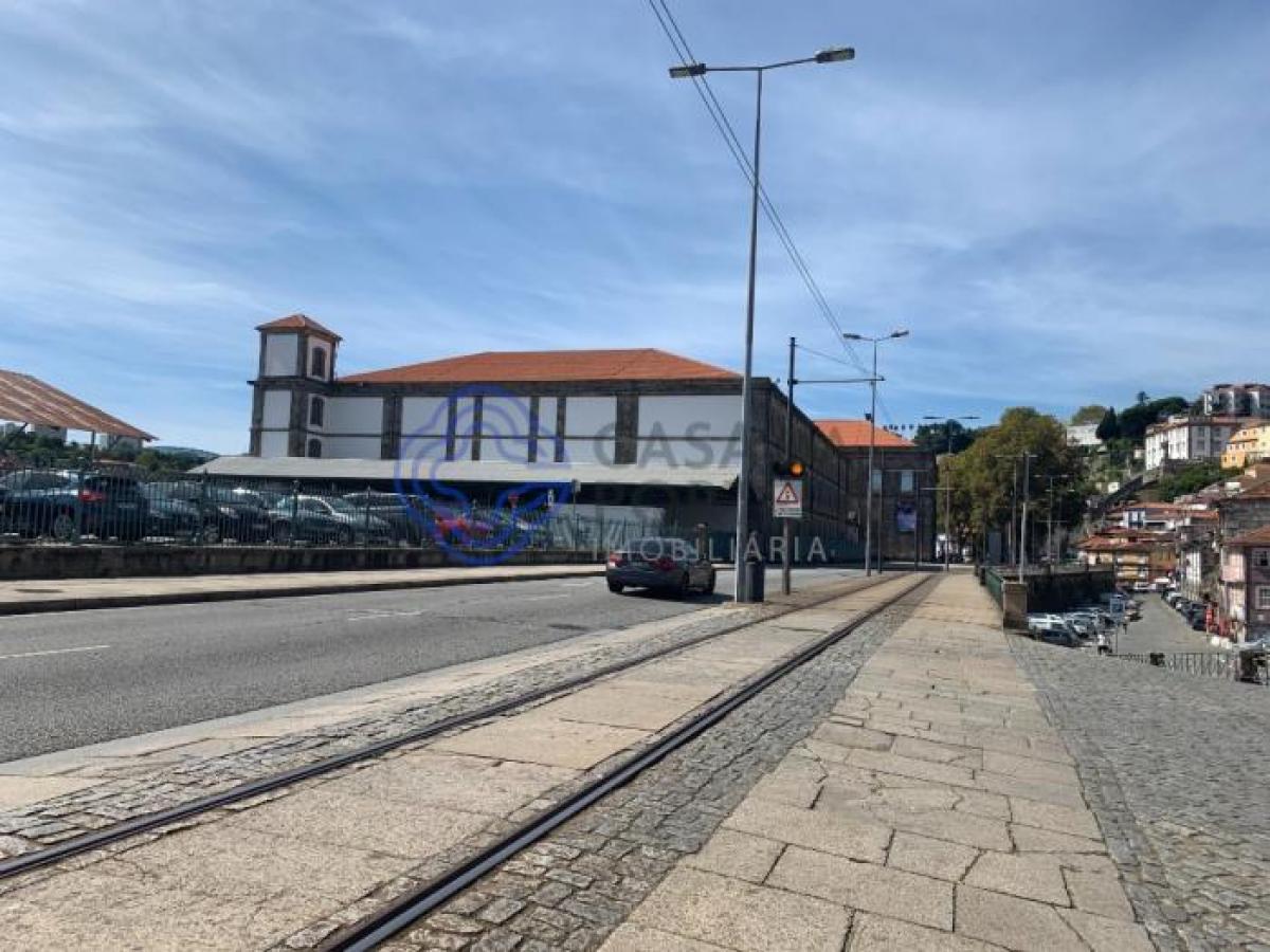  محل تجاري في Porto, Portugal 60متر مربع رقم 7978