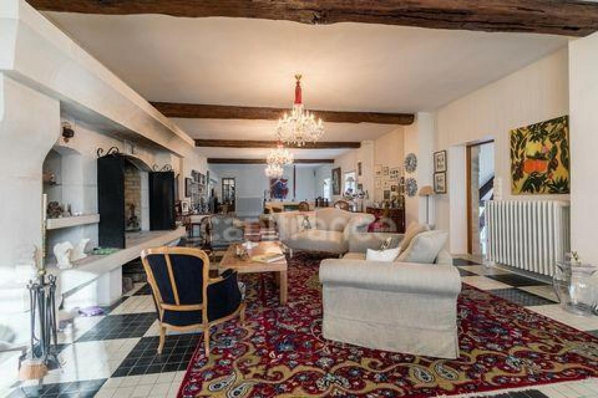 8 bedrooms House in Soissons, France No. 10336