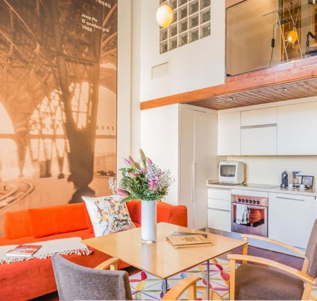 463m² Building in Ciutat Vella, Spain No. 251762