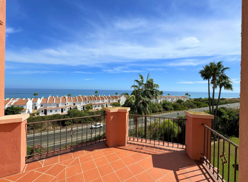 3 bedrooms Penthouse in La Duquesa, Spain No. 185377