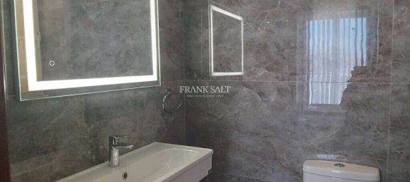 2 bedrooms Penthouse in Marsalforn, Malta No. 6073 5