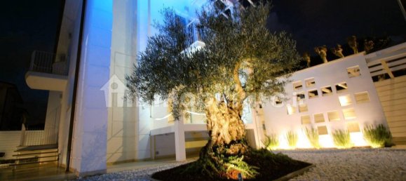 3 bedrooms Villa in Camaiore, Italy No. 223260 3