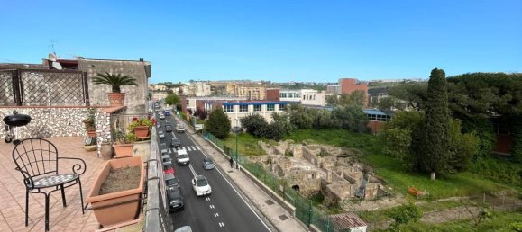 7 rooms Apartment in Naples, Italy No. 34106 2