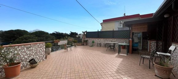 7 rooms Apartment in Naples, Italy No. 34106 6