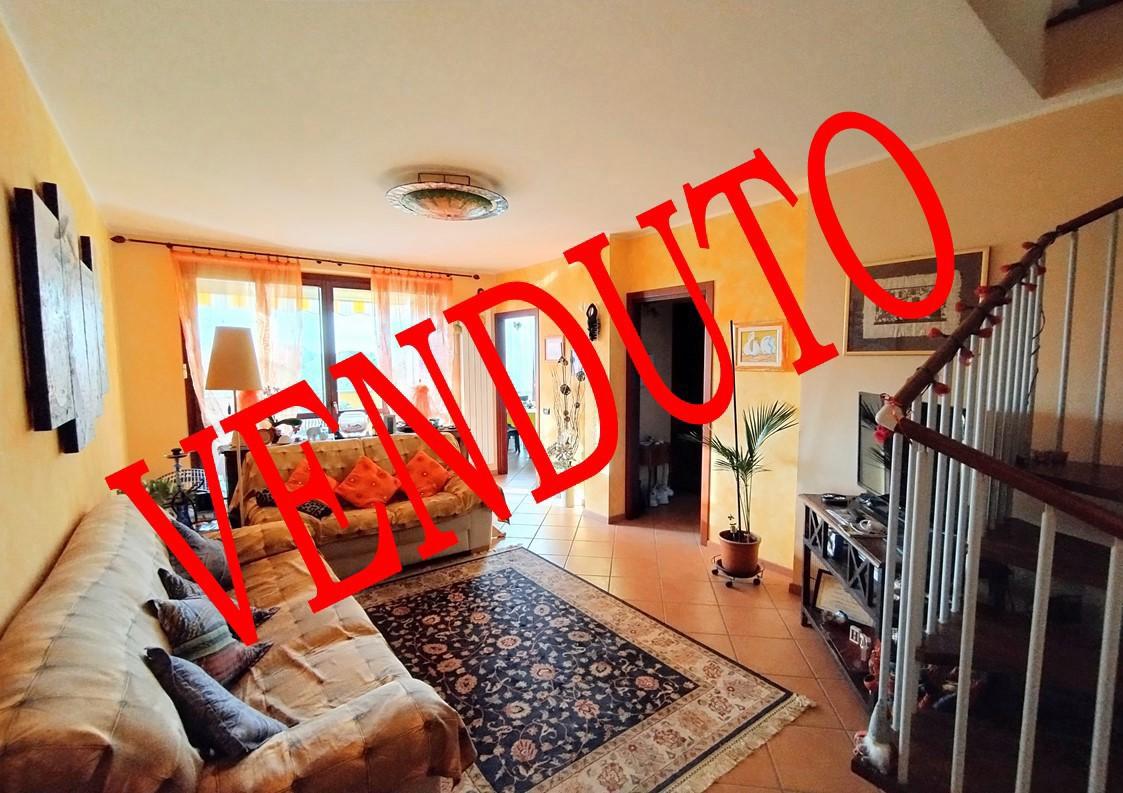 Duplex de 4 divisões em Corbetta, Italy N.º 111857