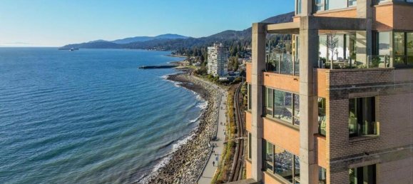 3 bedrooms Condo in British Columbia, Canada No. 1343 11