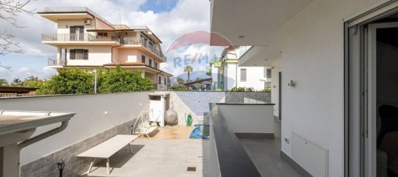 Дом с 6 комнатами в Шишано, Италия № 35641 36