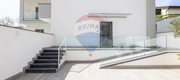 Дом с 6 комнатами в Шишано, Италия № 35641 6