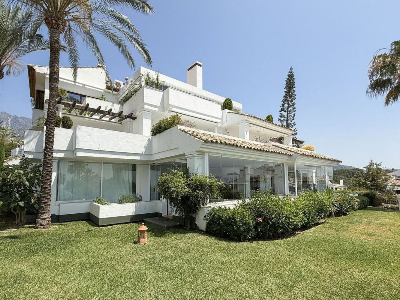 Apartamento de 5 dormitorios en Marbella, Spain No. 196358