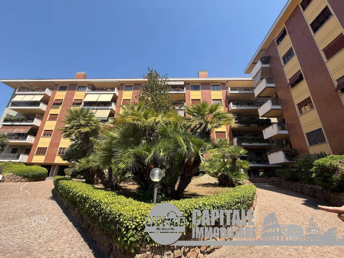 5 bedrooms Apartment in Rome, Italy No. 333197