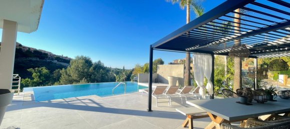 7 bedrooms Villa in Marbella, Spain No. 33848 2