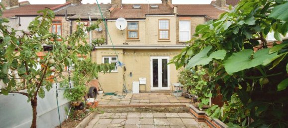 3 bedrooms House in East Ham, United Kingdom No. 11404 29