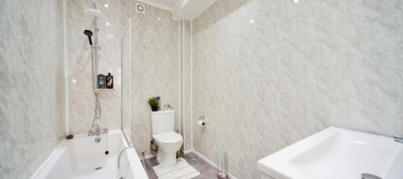 3 bedrooms House in East Ham, United Kingdom No. 11404 22