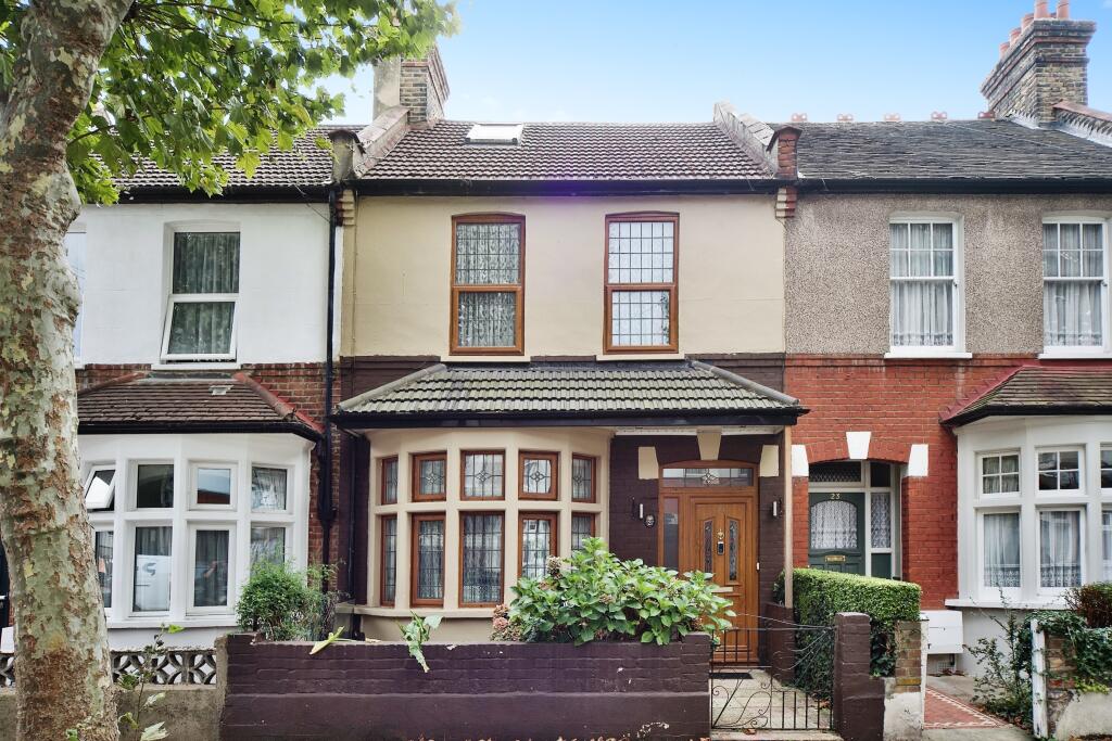 3 bedrooms House in East Ham, United Kingdom No. 11404