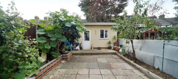 3 bedrooms House in East Ham, United Kingdom No. 11404 28