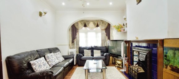3 bedrooms House in East Ham, United Kingdom No. 11404 4