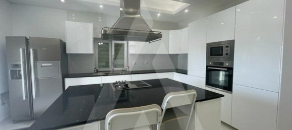 3 bedrooms House in Portimao, Portugal No. 11851 5