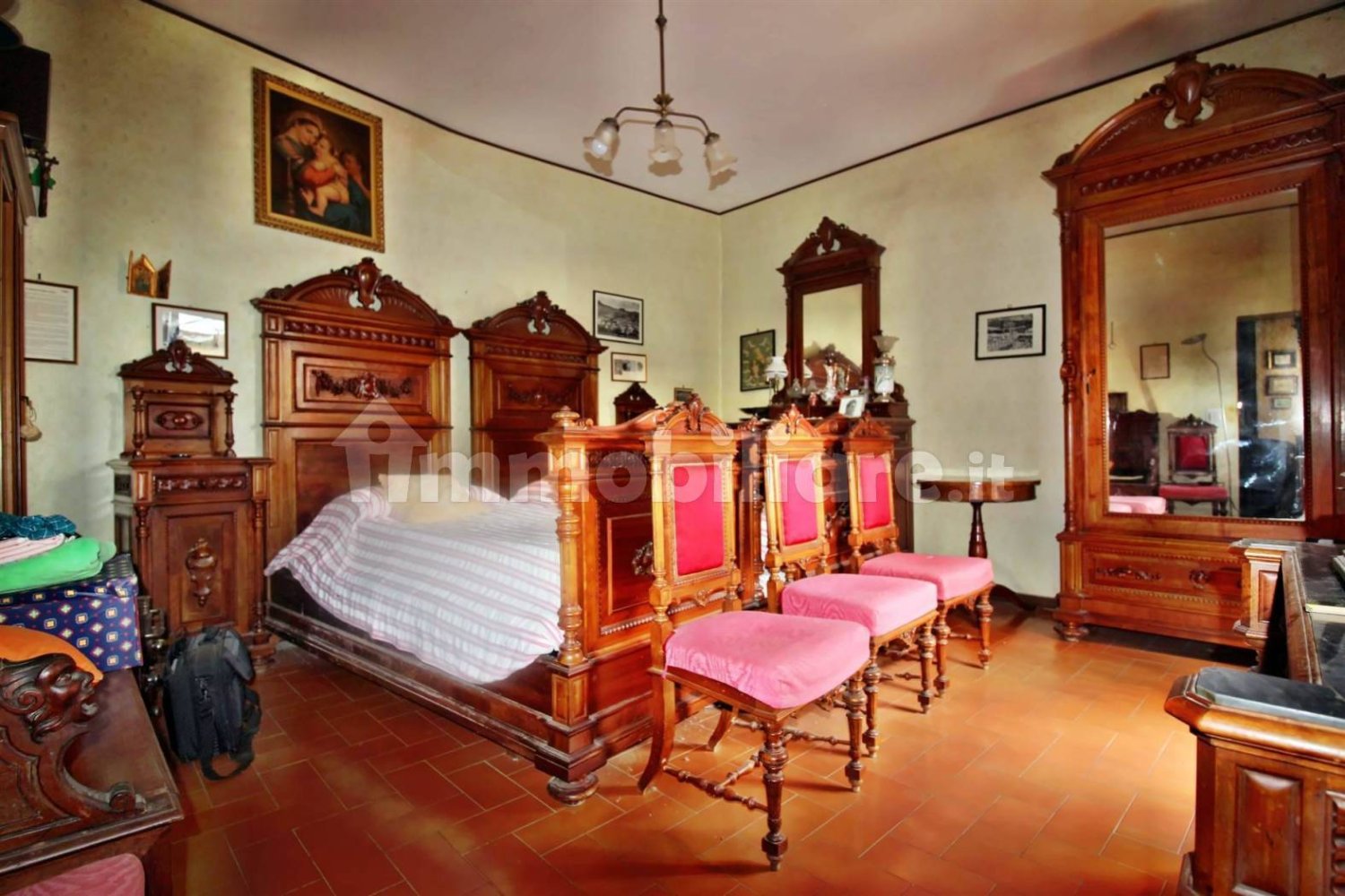 Здание с 5 комнатами в Скансано, Италия № 335389