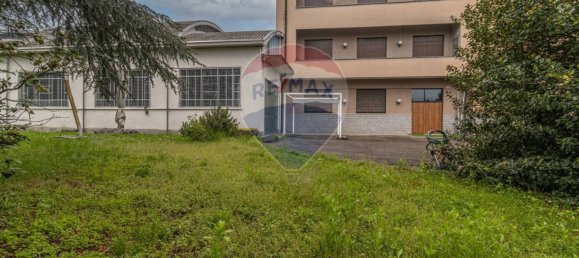 4 rooms Commercial property in Borgomanero, Italy No. 56280 3