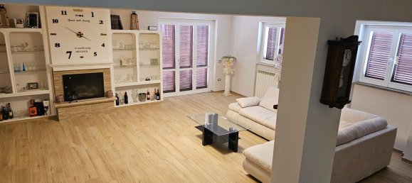 6-salle Villa à Paola, Italy No. 150513 3