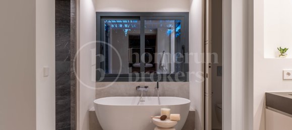 Villa de 4 dormitorios en Marbella, Spain No. 30880 40