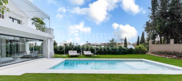 Villa de 4 dormitorios en Marbella, Spain No. 30880 5