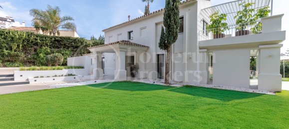 Villa de 4 dormitorios en Marbella, Spain No. 30880 29