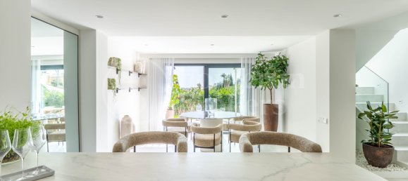 Villa de 4 dormitorios en Marbella, Spain No. 30880 8