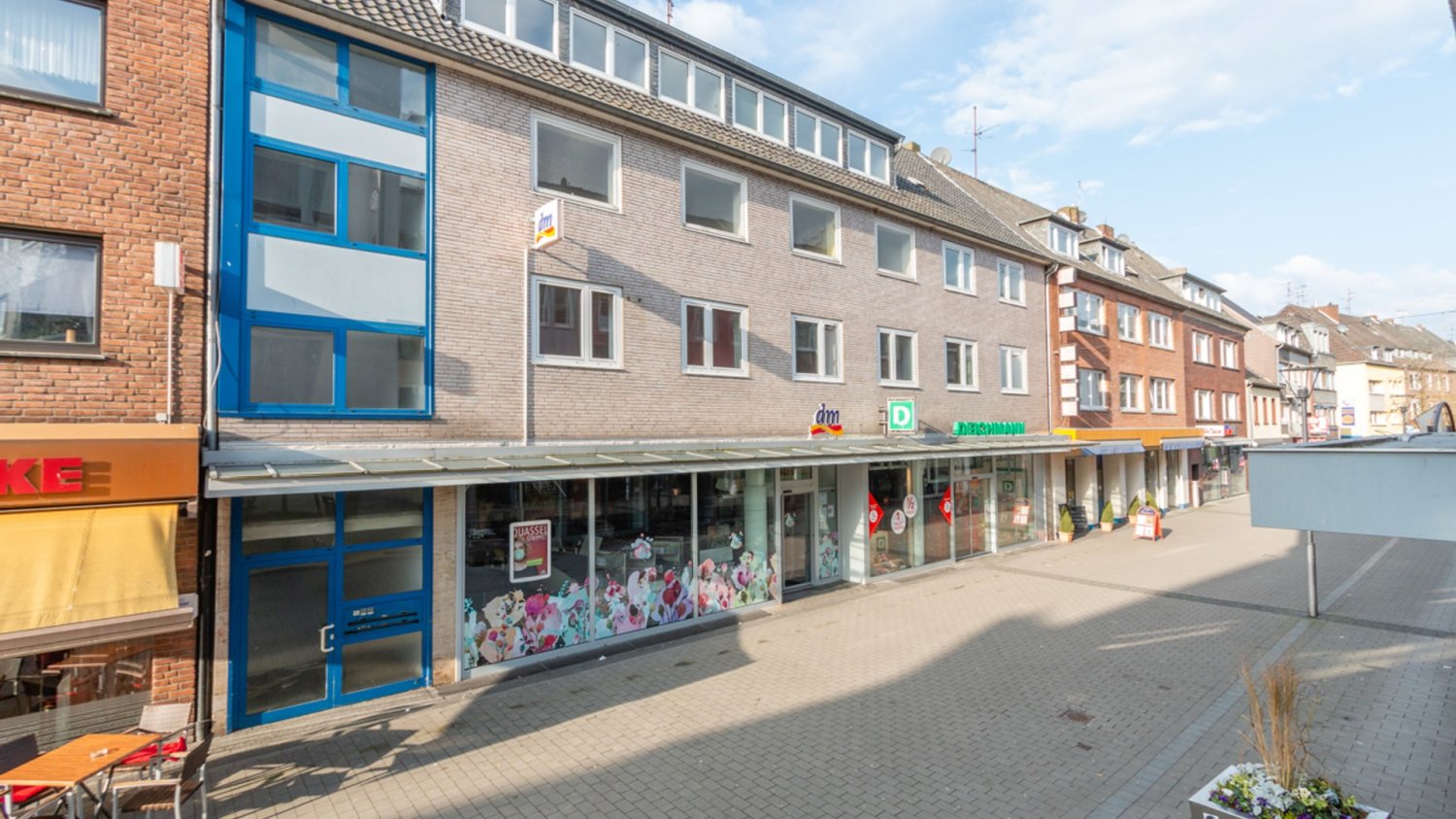 446m² Building in Kleve, Germany No. 126752