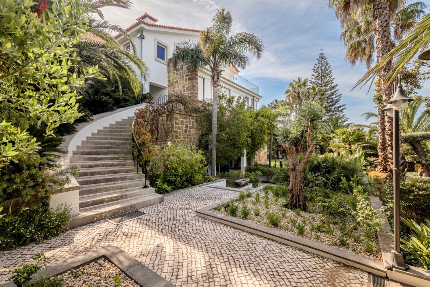 4 bedrooms Villa in Cascais, Portugal No. 96418