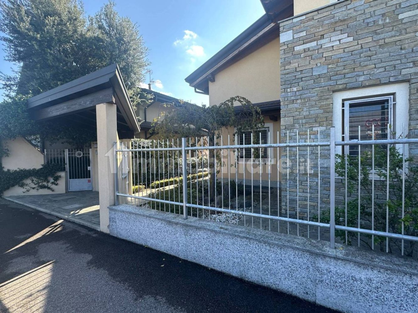 Villa de 4 dormitorios en Busto Garolfo, Italy No. 363760