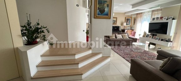 Villa de 4 dormitorios en Busto Garolfo, Italy No. 363760 14