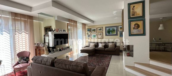 Villa de 4 dormitorios en Busto Garolfo, Italy No. 363760 10