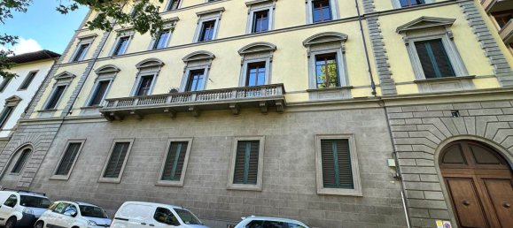 2 rooms Apartment in Florence, Italy No. 10791 10