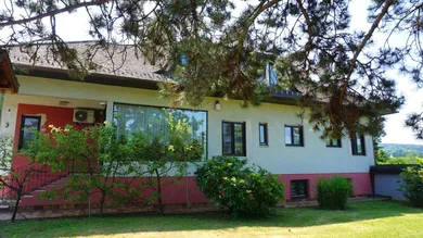 Casa de 4 dormitorios en Tulbing, Austria No. 161217