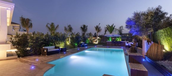 5 bedrooms House in Marbella, Spain No. 116849 2