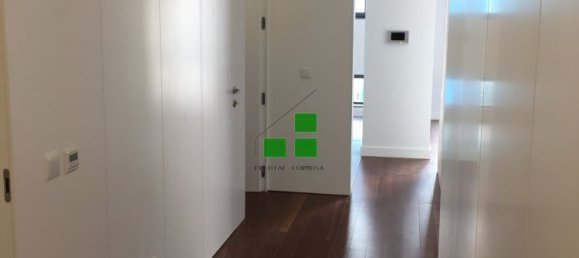 Квартира с 4 спальнями в Порту, Португалия № 78887 2