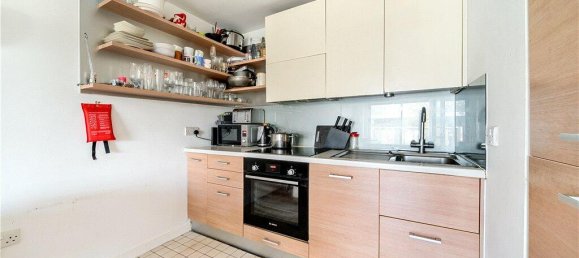 2 bedrooms Apartment in London, United Kingdom No. 7749 3