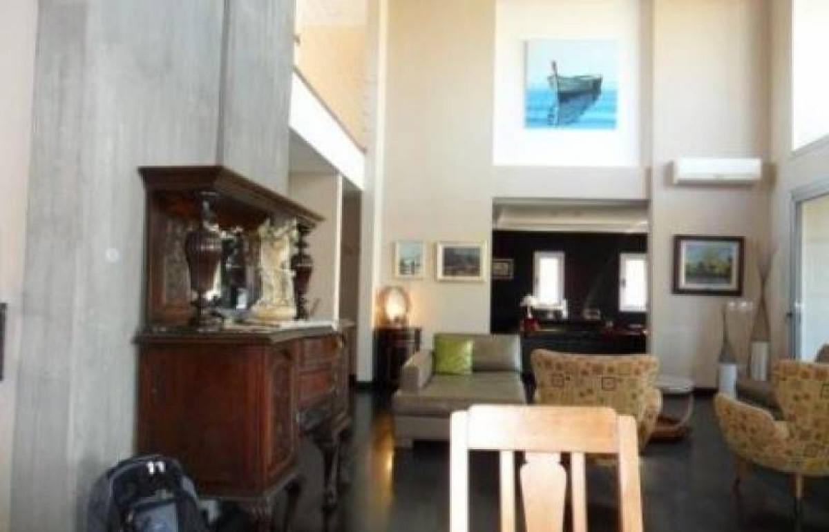 4 bedrooms House in Tigre, Argentina No. 7853