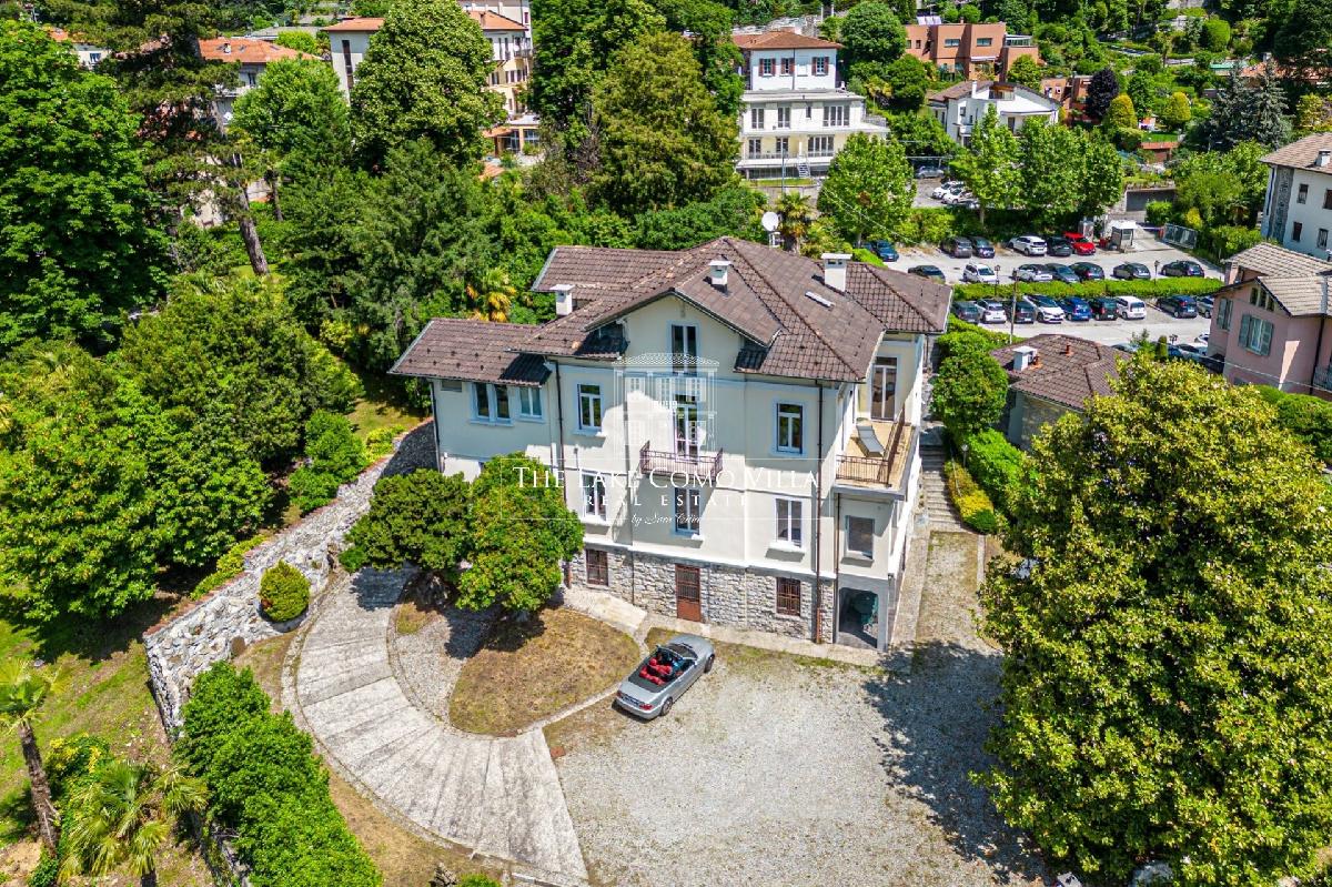6 bedrooms Villa in Como, Italy No. 281547