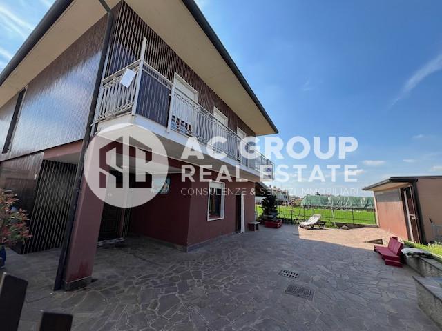 Villa de 4 divisões em Ceriano Laghetto, Italy N.º 132265